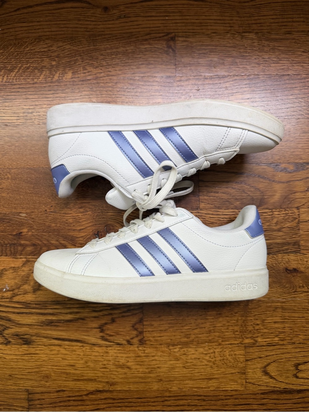 ADIDAS | Women's Grand Court 2.0 White Sneakers w/ Navy Three Stripes - Size 6.5